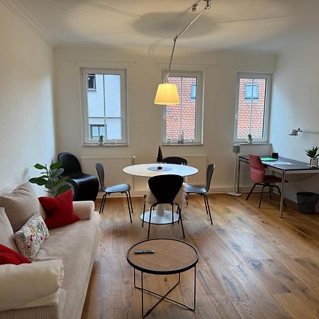 Stylisches Apartment Mit Grossem Tageslichbad Am Marktplatz Leonberg Buitenkant foto