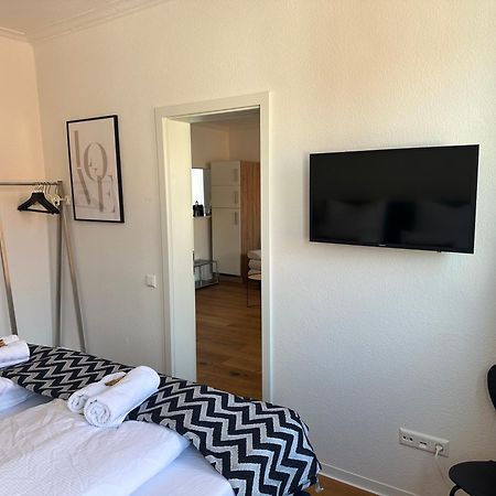 Stylisches Apartment Mit Grossem Tageslichbad Am Marktplatz Leonberg Buitenkant foto