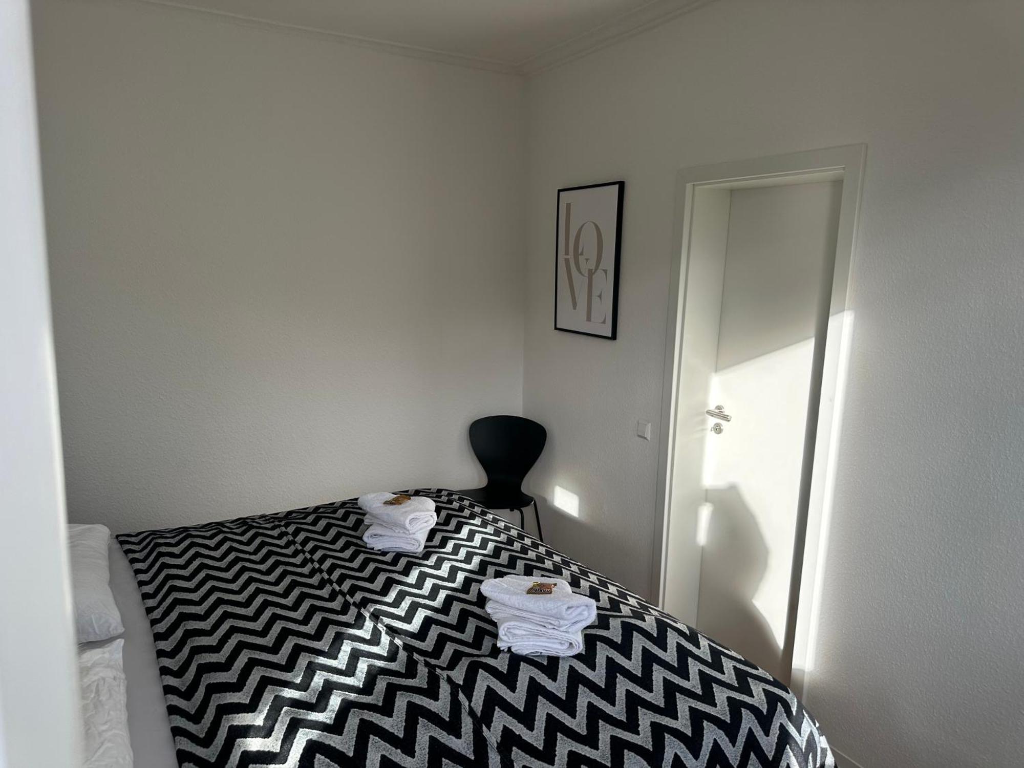 Stylisches Apartment Mit Grossem Tageslichbad Am Marktplatz Leonberg Buitenkant foto