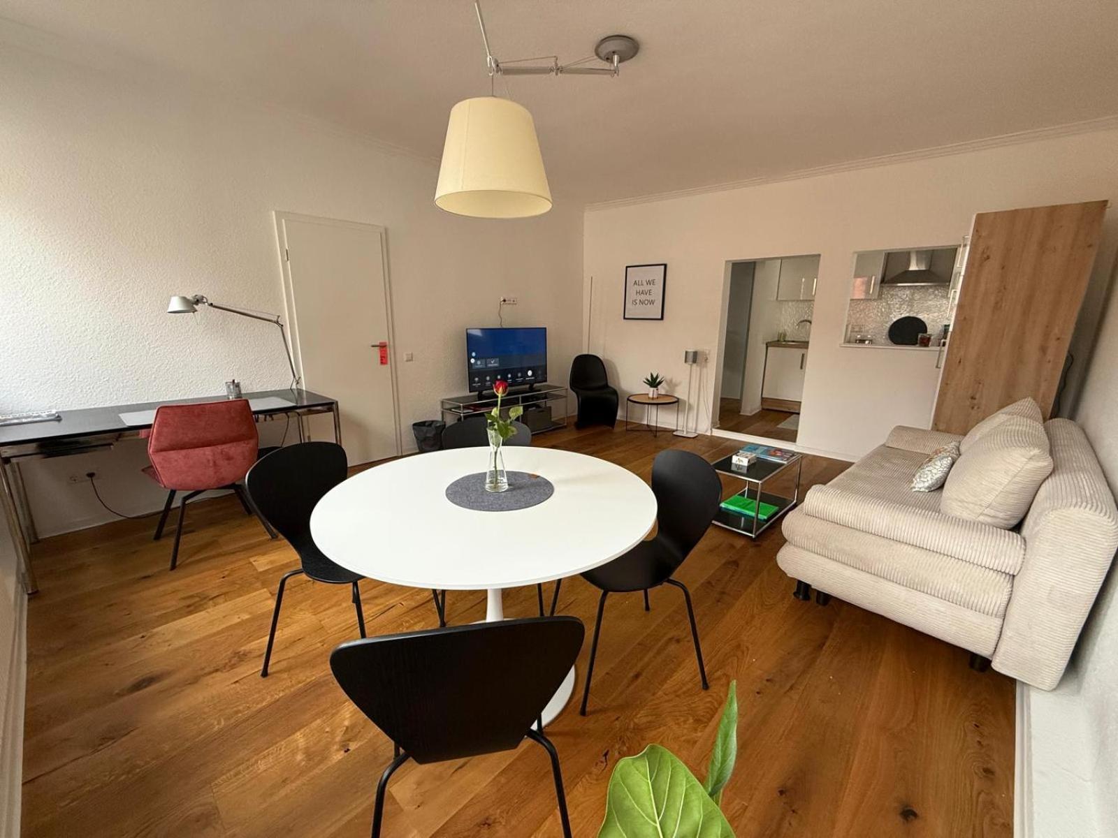 Stylisches Apartment Mit Grossem Tageslichbad Am Marktplatz Leonberg Buitenkant foto