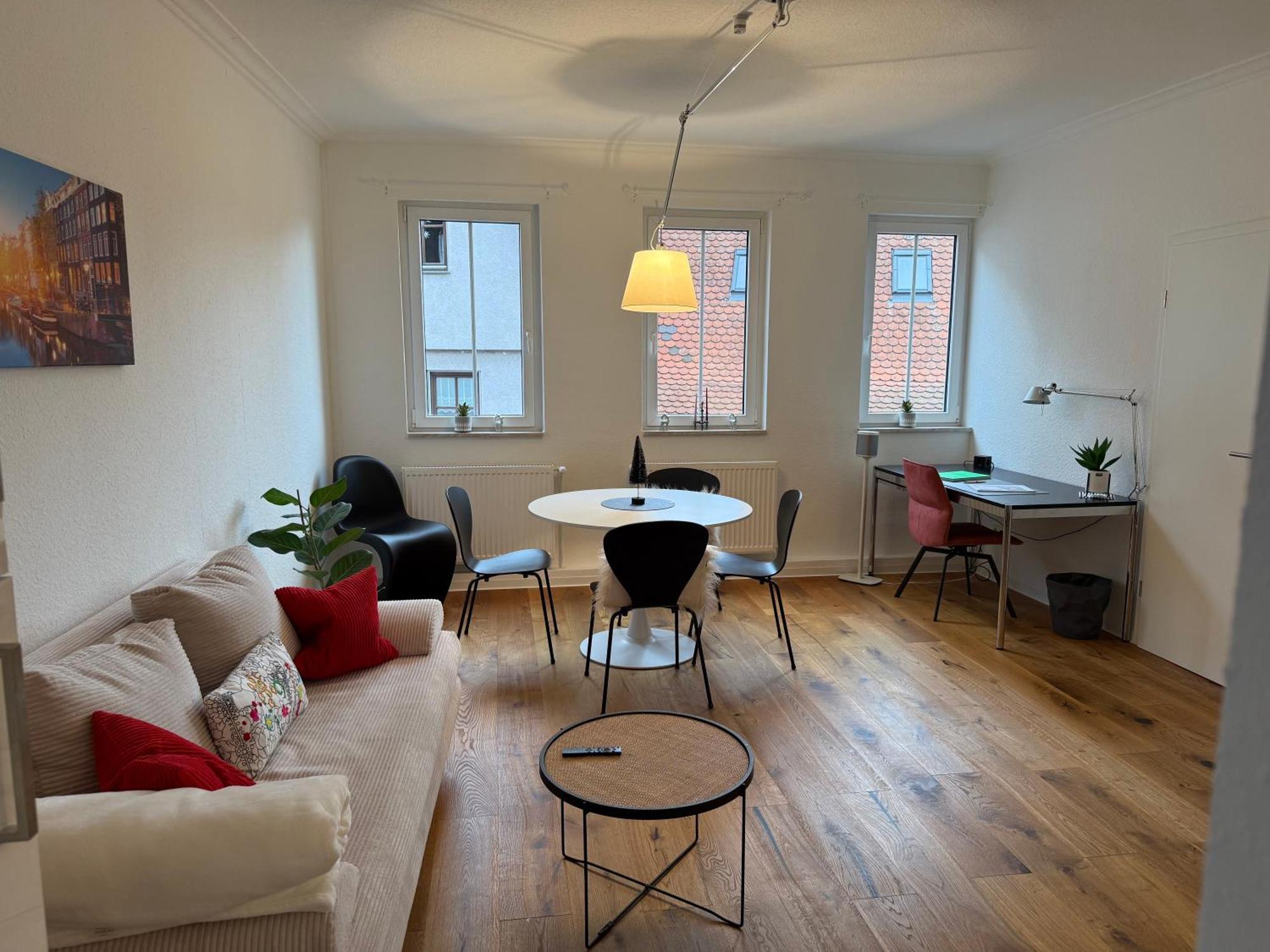 Stylisches Apartment Mit Grossem Tageslichbad Am Marktplatz Leonberg Buitenkant foto