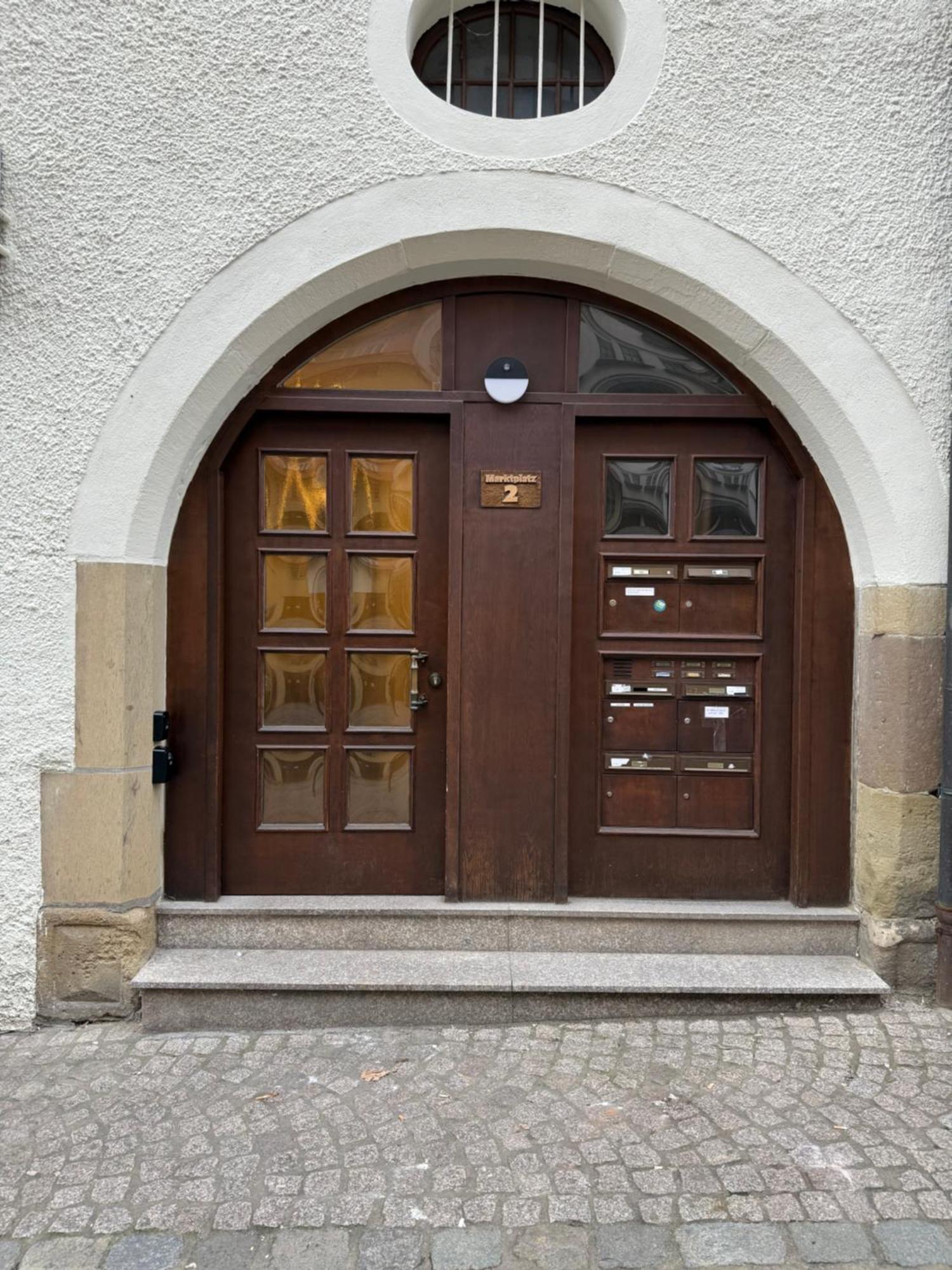 Stylisches Apartment Mit Grossem Tageslichbad Am Marktplatz Leonberg Buitenkant foto
