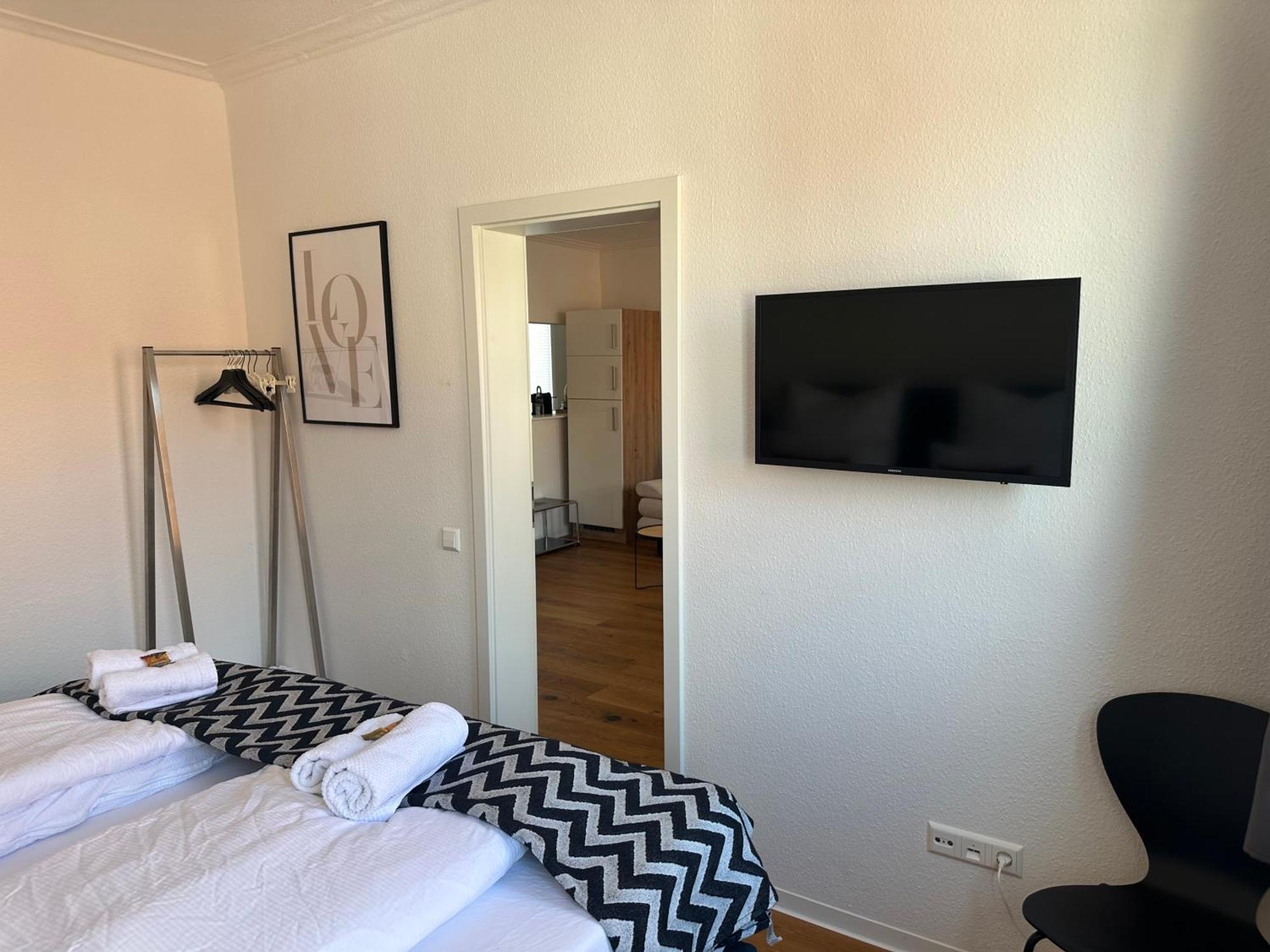 Stylisches Apartment Mit Grossem Tageslichbad Am Marktplatz Leonberg Buitenkant foto